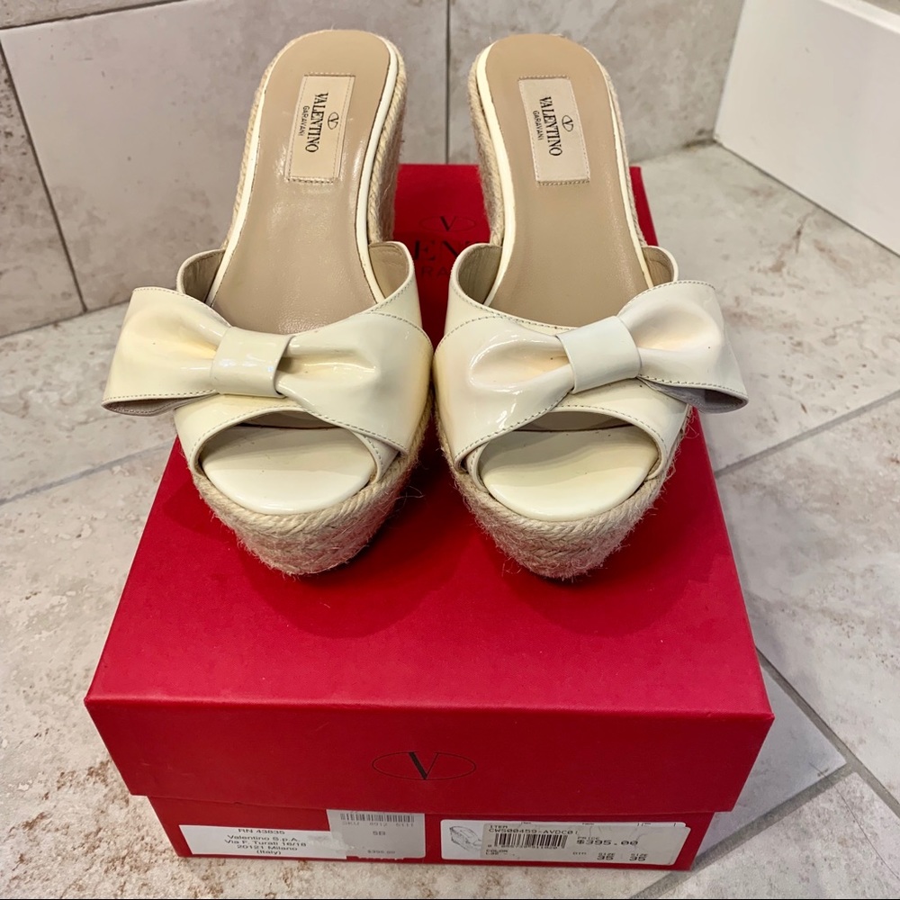 🚫Sold Classy Valentino wedge with box - Picture 4 of 8